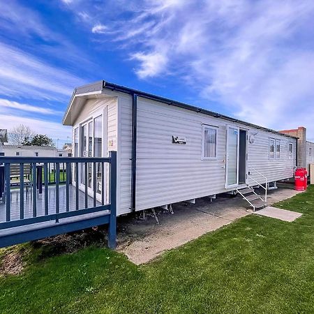 Beautiful 8 Berth Caravan With Decking At Naze Marine Park, Essex Ref 17184P Walton-on-the-Naze Eksteriør bilde