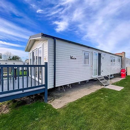 Beautiful 8 Berth Caravan With Decking At Naze Marine Park, Essex Ref 17184P Walton-on-the-Naze Eksteriør bilde