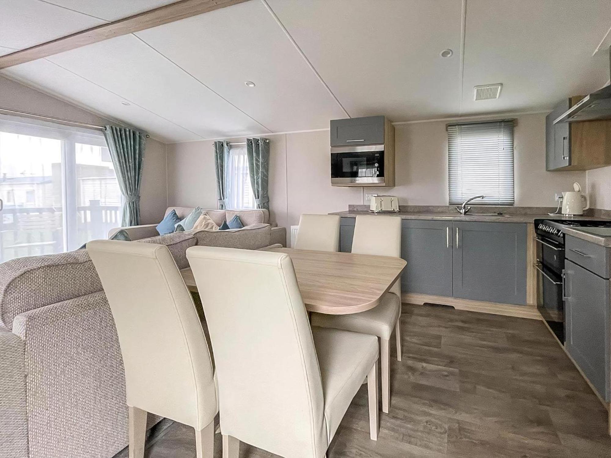 Beautiful 8 Berth Caravan With Decking At Naze Marine Park, Essex Ref 17184P Walton-on-the-Naze Eksteriør bilde